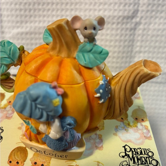 Precious Moments October Pumpkin Mini Teapot Avon Exclusive with Mouse Accent - Picture 3 of 11